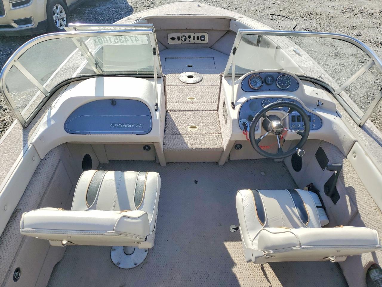 1999 Smoker Craft Boat