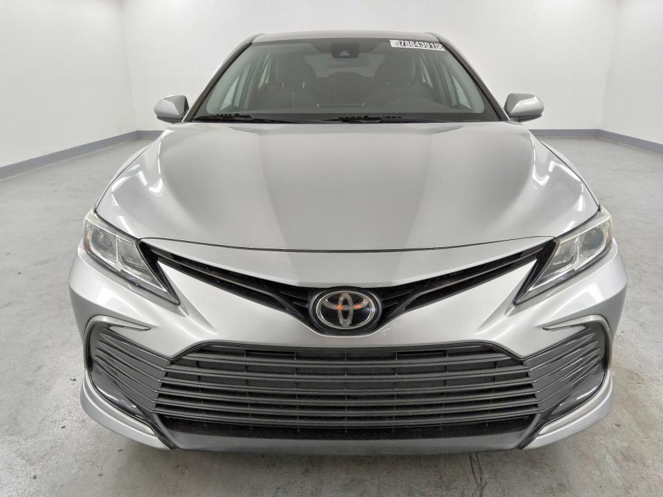 2021 Toyota Camry le