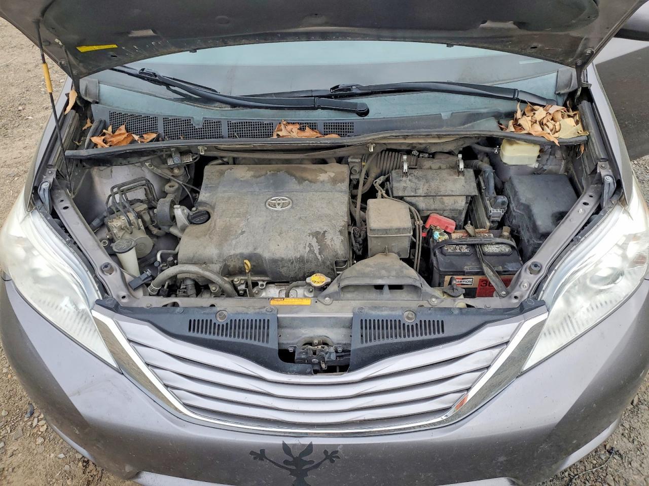2015 Toyota Sienna xle 8-passenger