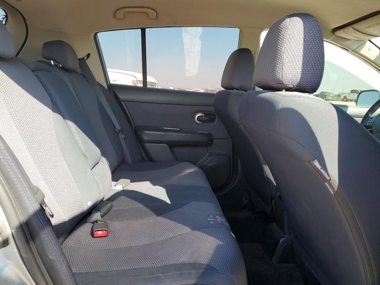2007 Niss Versa