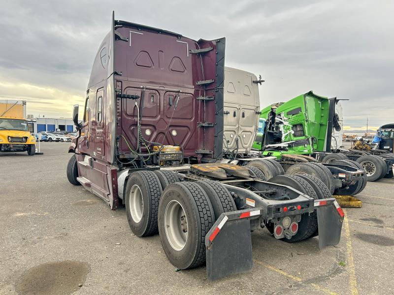 2018 Freightliner Cascadia 126 Semi Truck