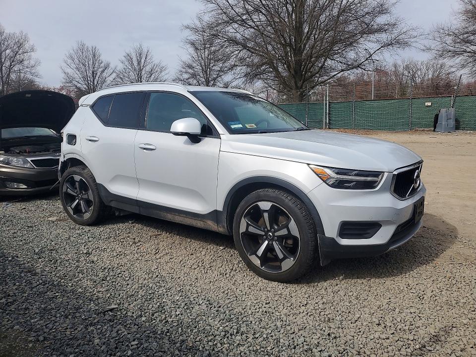 2020 Volvo Xc40 T4 Momentum