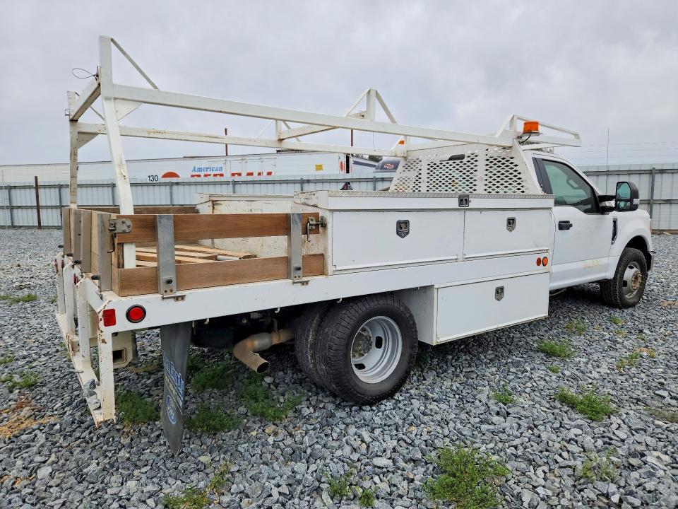 2020 Ford F350 Super Duty Flatbed Truck