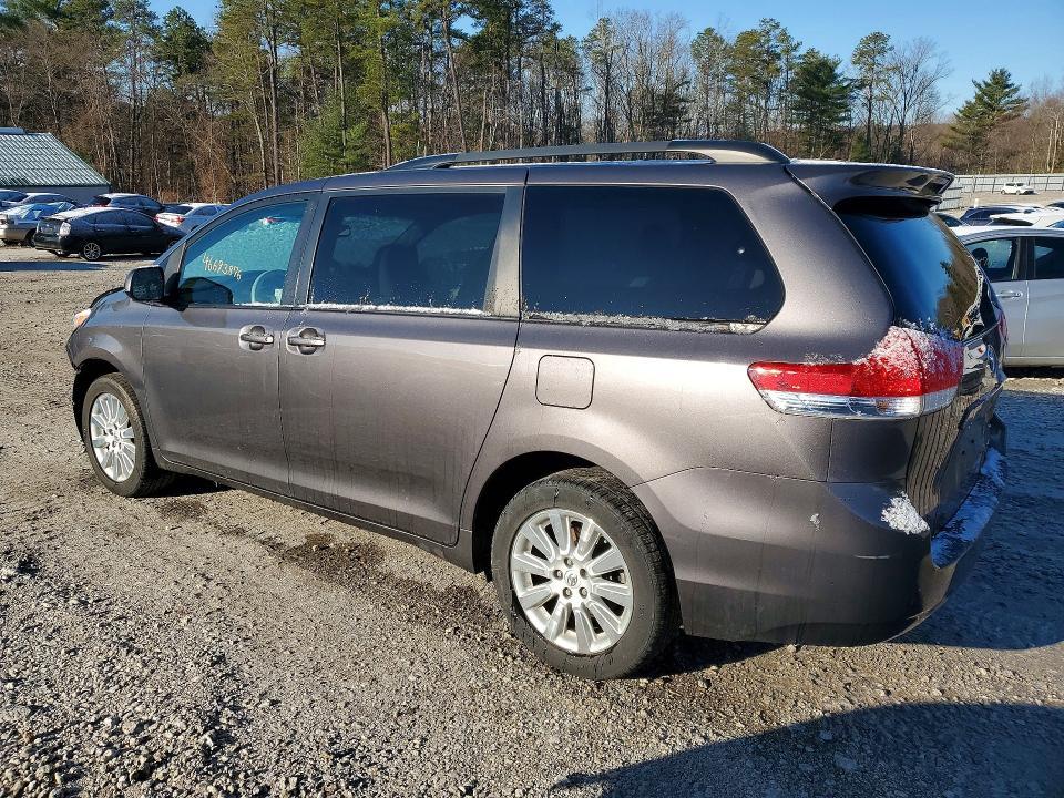 2013 Toyota Sienna le 7-passenger
