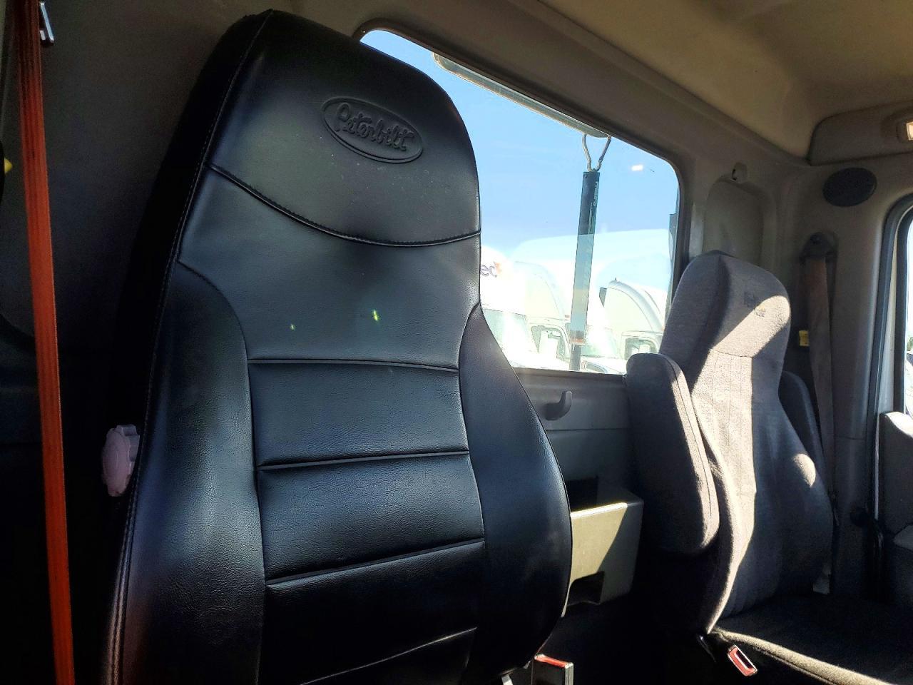 2018 Peterbilt 579 Semi Truck