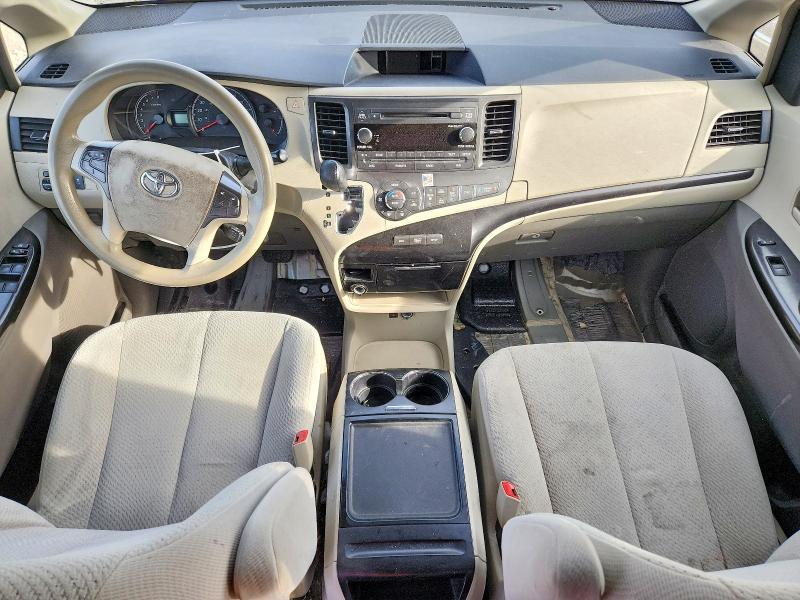 2014 Toyota Sienna le 8-passenger