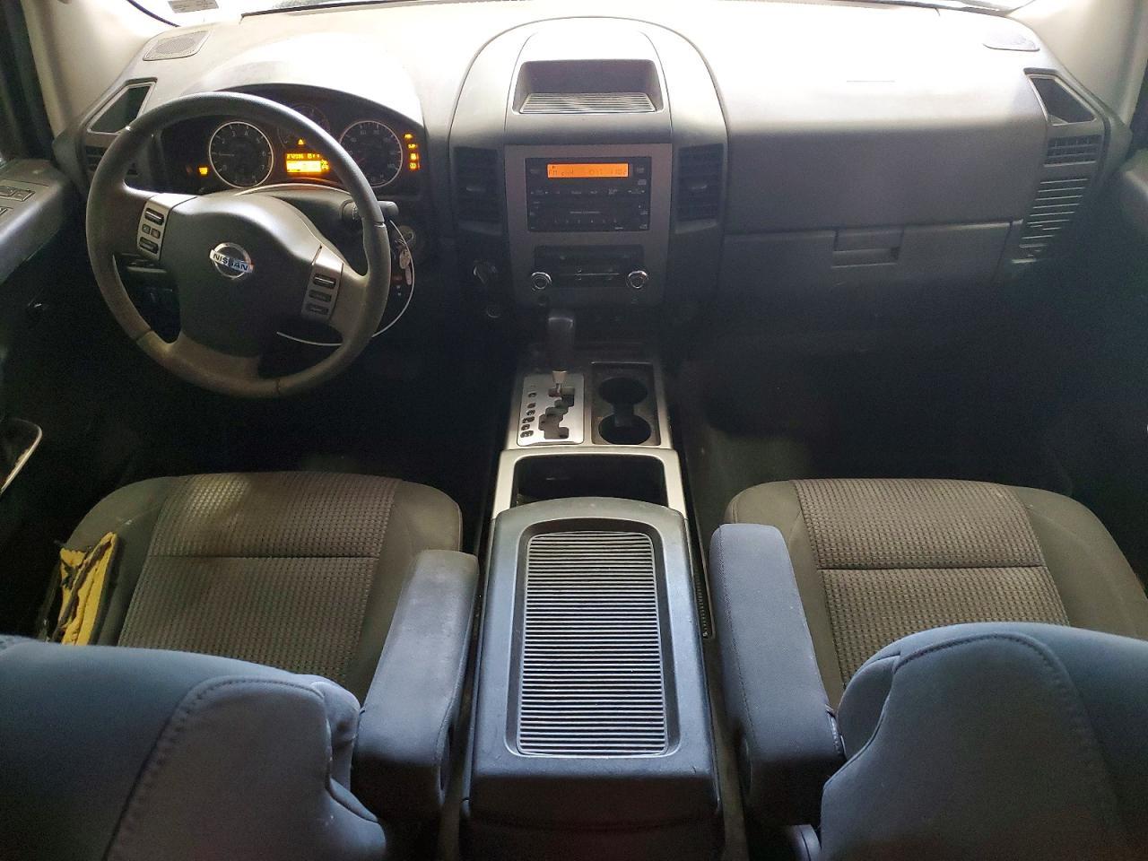 2011 Nissan Titan SV
