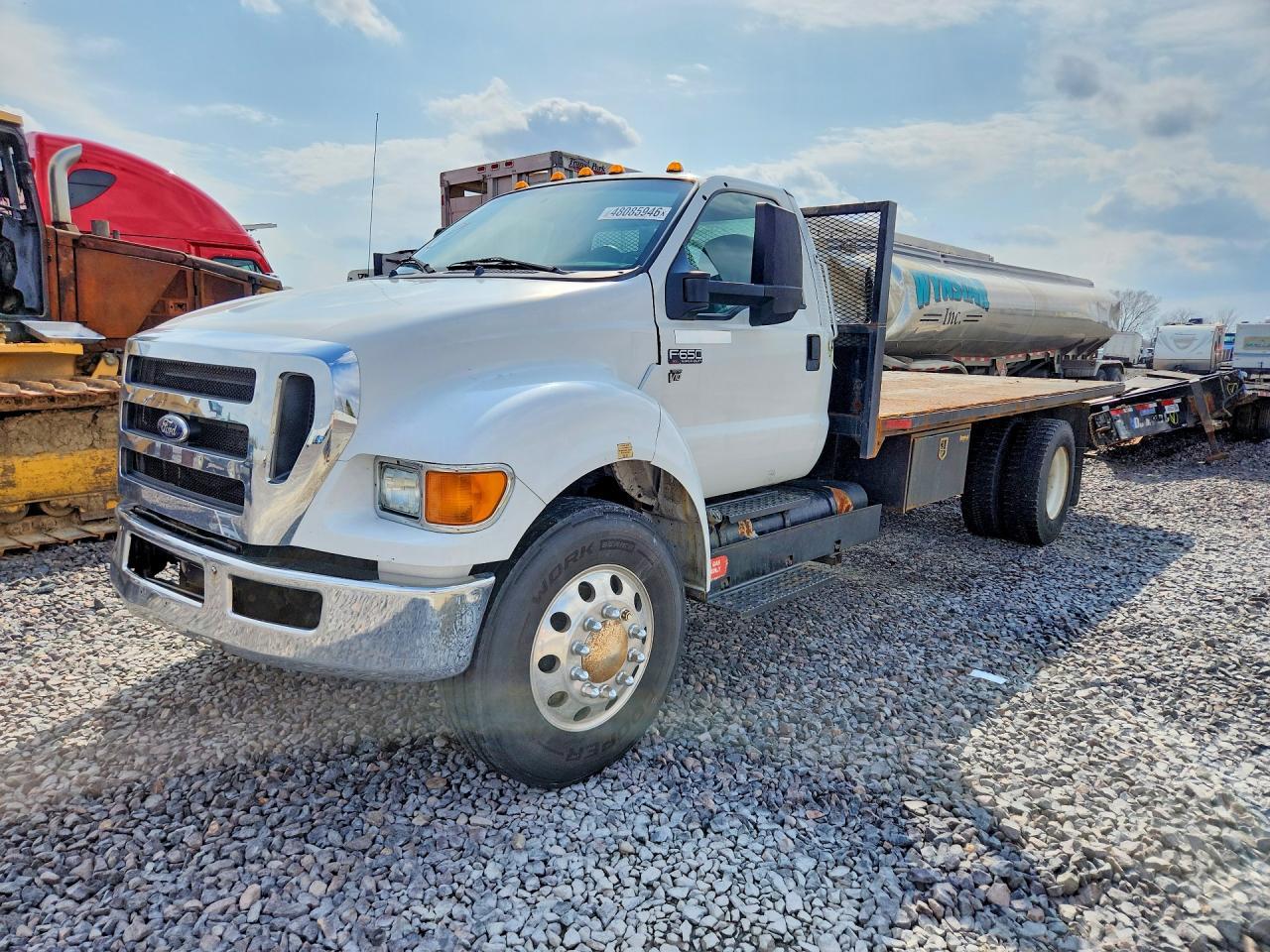2015 Ford F650 Super Duty Flatbed Truck