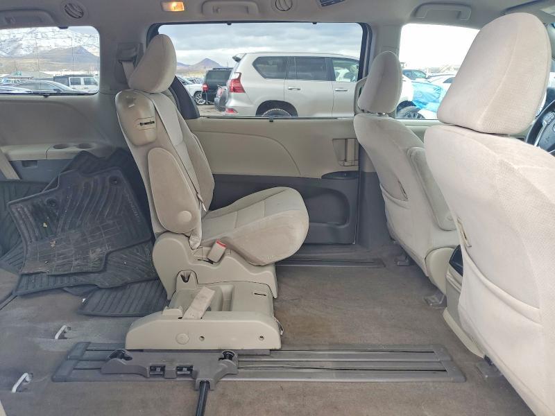 2016 Toyota Sienna le 8-passenger