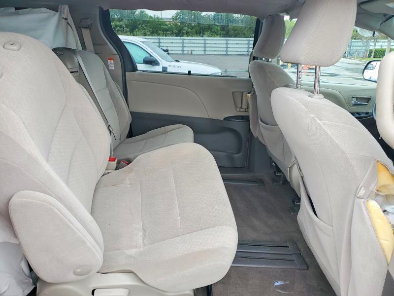 2016 Toyota Sienna le 8-passenger
