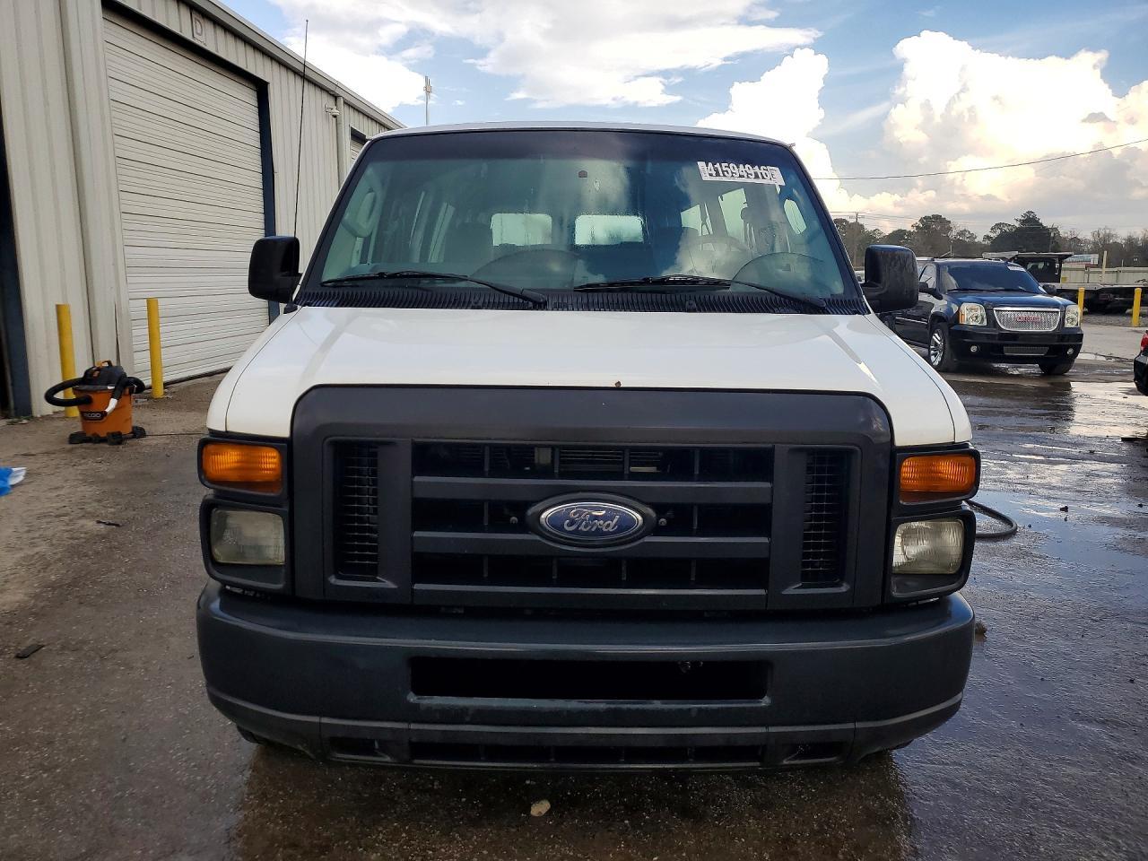 2010 Ford Econoline E350 Super Duty Wagon