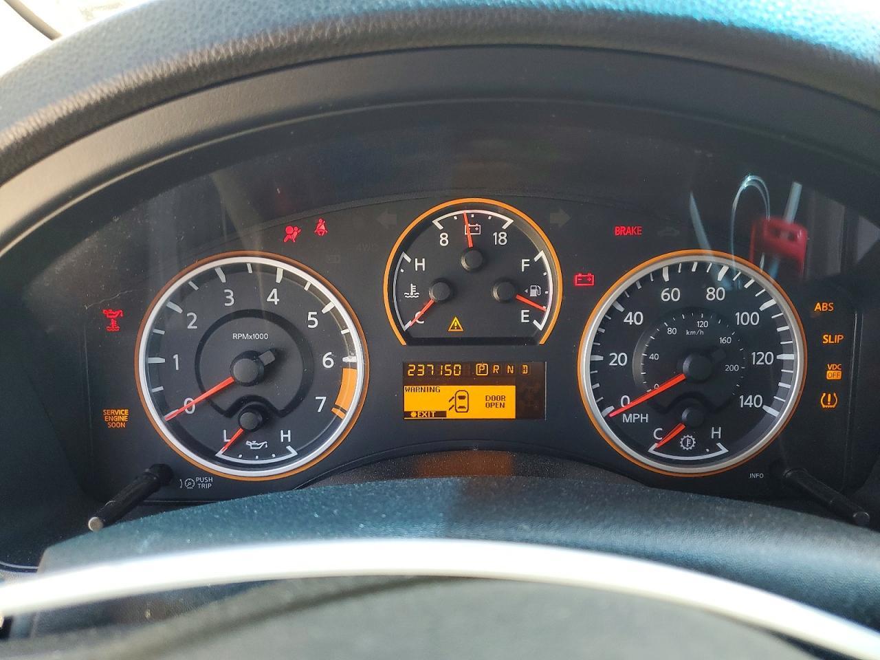 2011 Nissan Armada sv