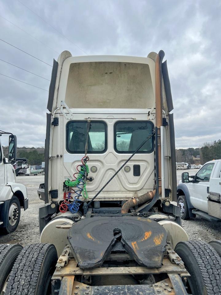 2016 Freightliner Cascadia 125 Semi Truck