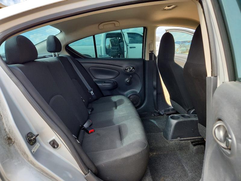 2015 Nissan Versa 1.6 s Plus