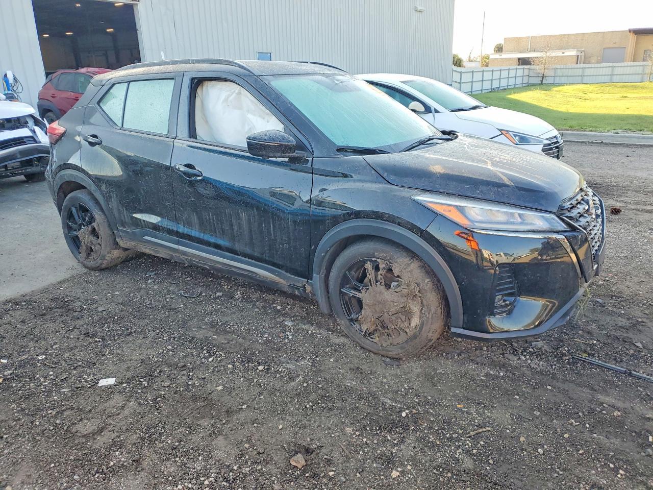 2024 Nissan Kicks sr