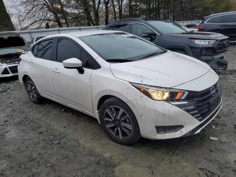 2024 Nissan Versa sv