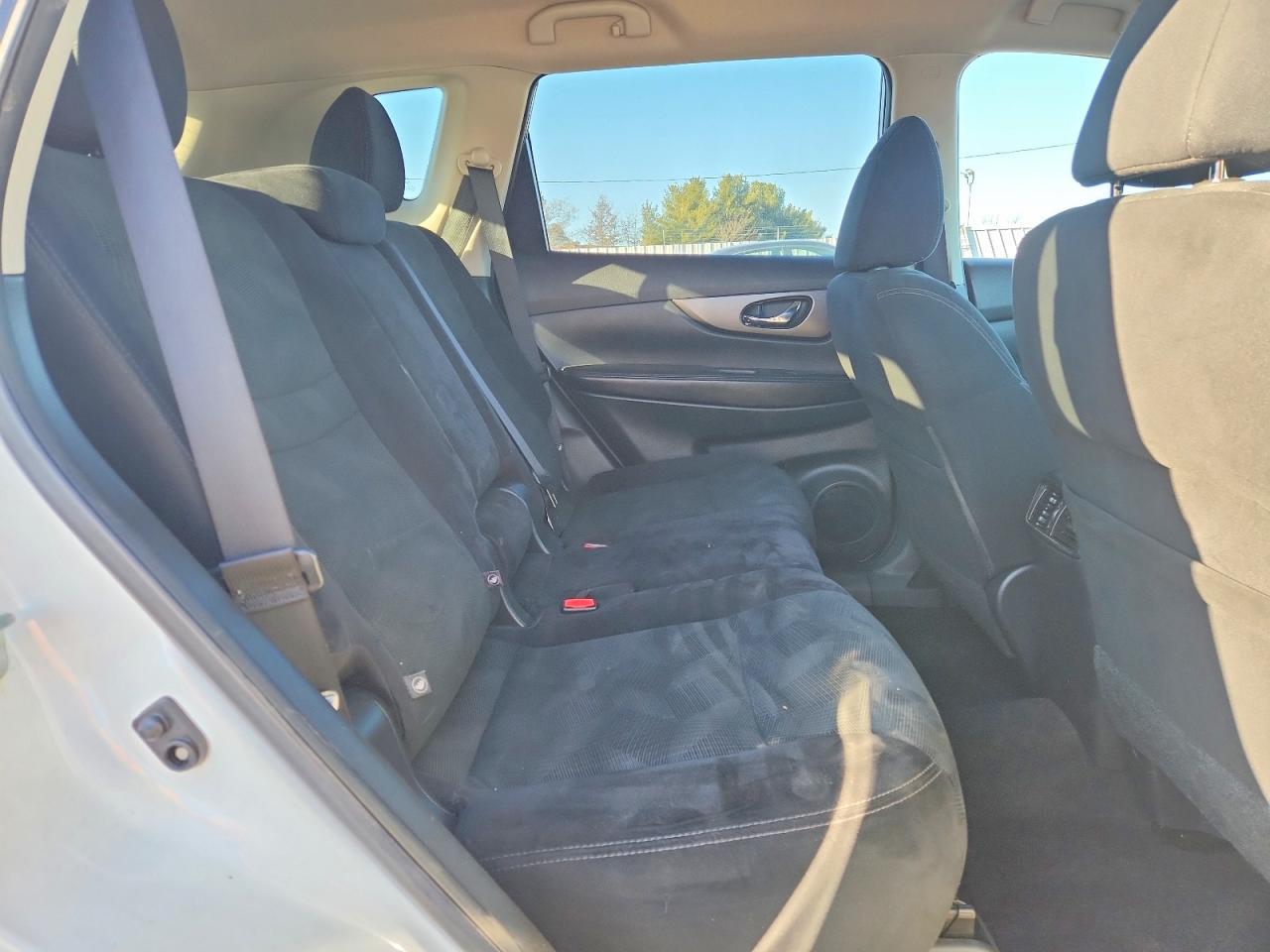 2016 Nissan Rogue sv