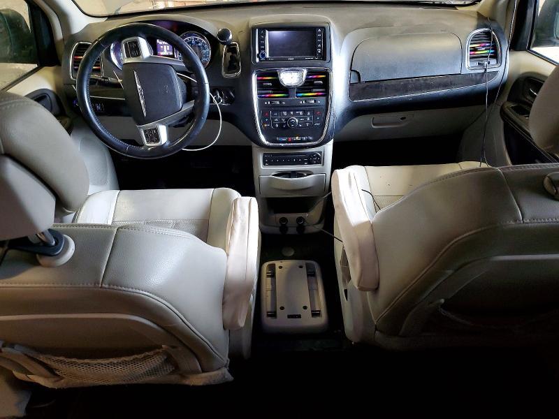 2013 Chrysler Town & Country Touring l