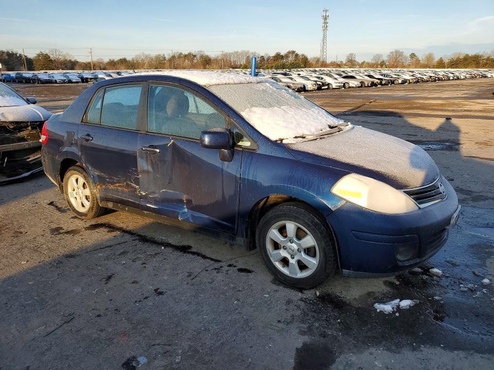 2011 Nissan Versa 1.8 s