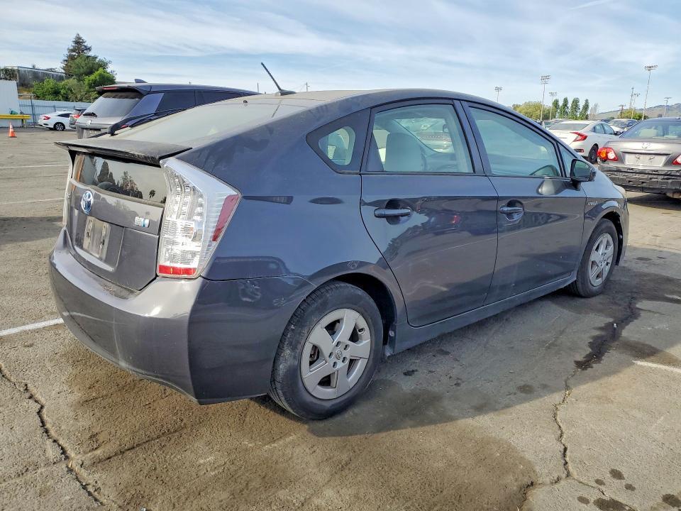 2010 Toyota Prius iii