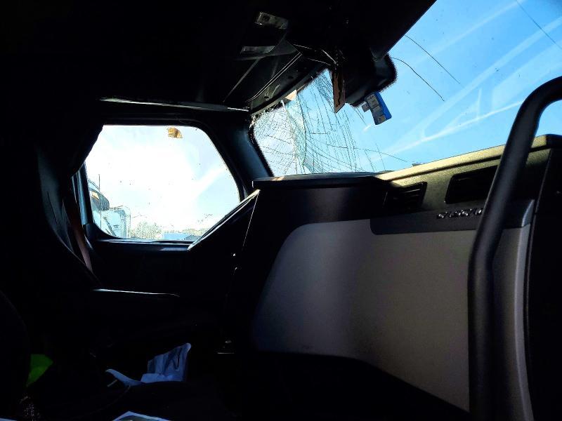 2022 Freigliner 2022 Freightliner Cascadia 116 Semi Truck
