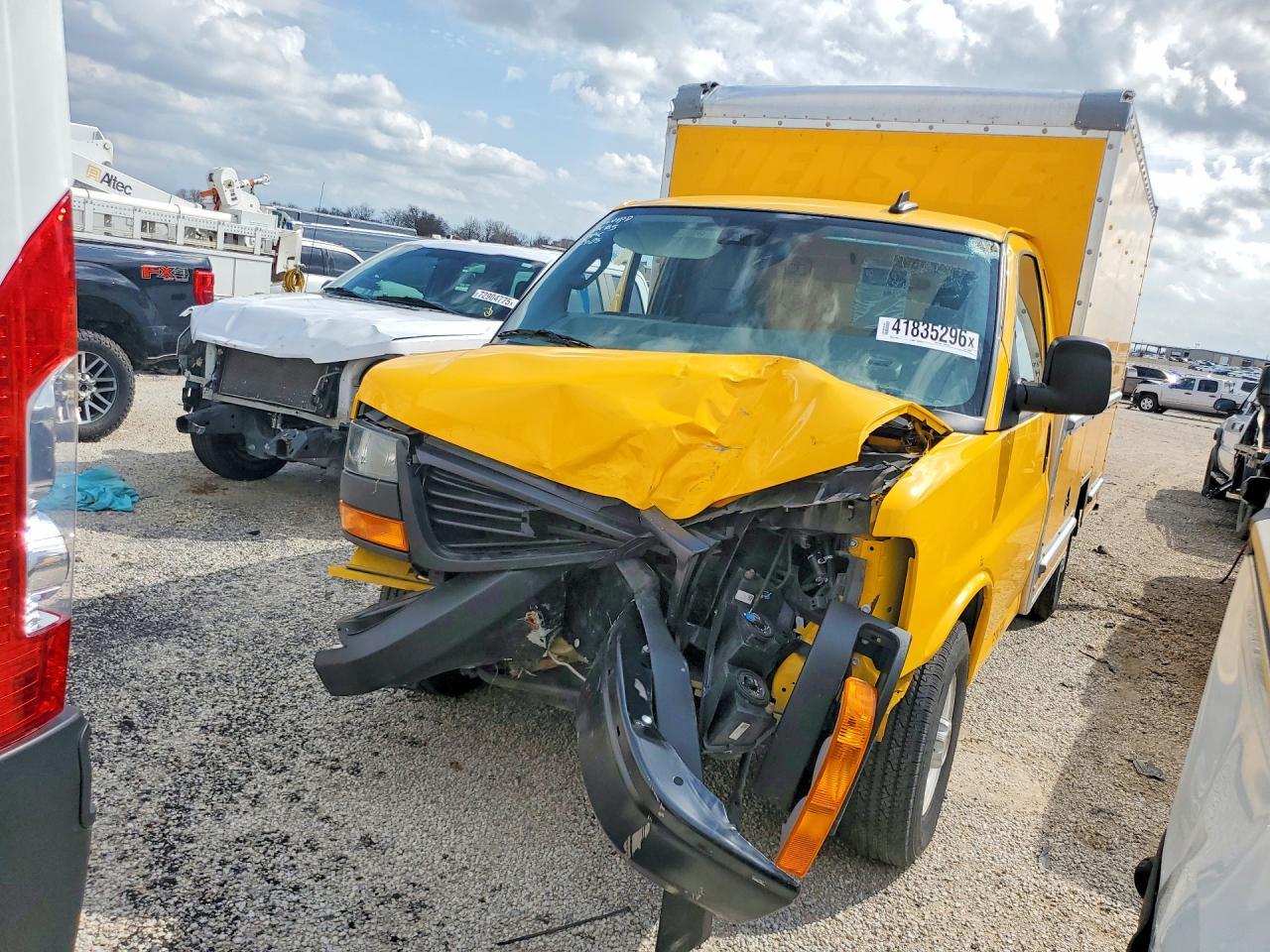 2024 GMC Savana BOX Truck