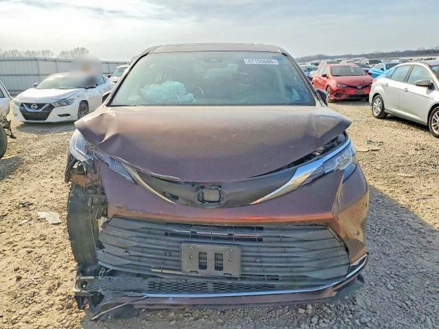 2023 Toyota Sienna xle 7-passenger