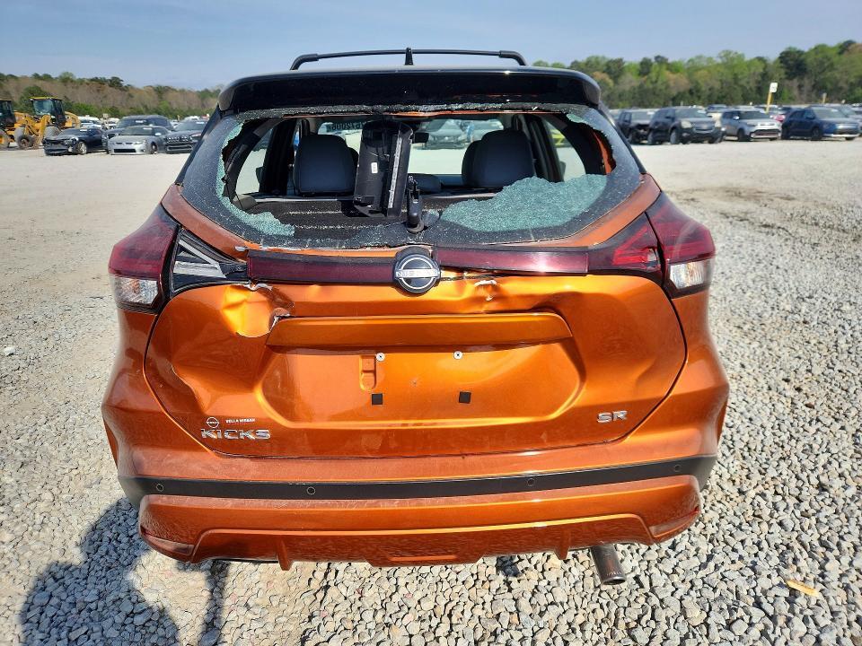 2024 Nissan Kicks sr