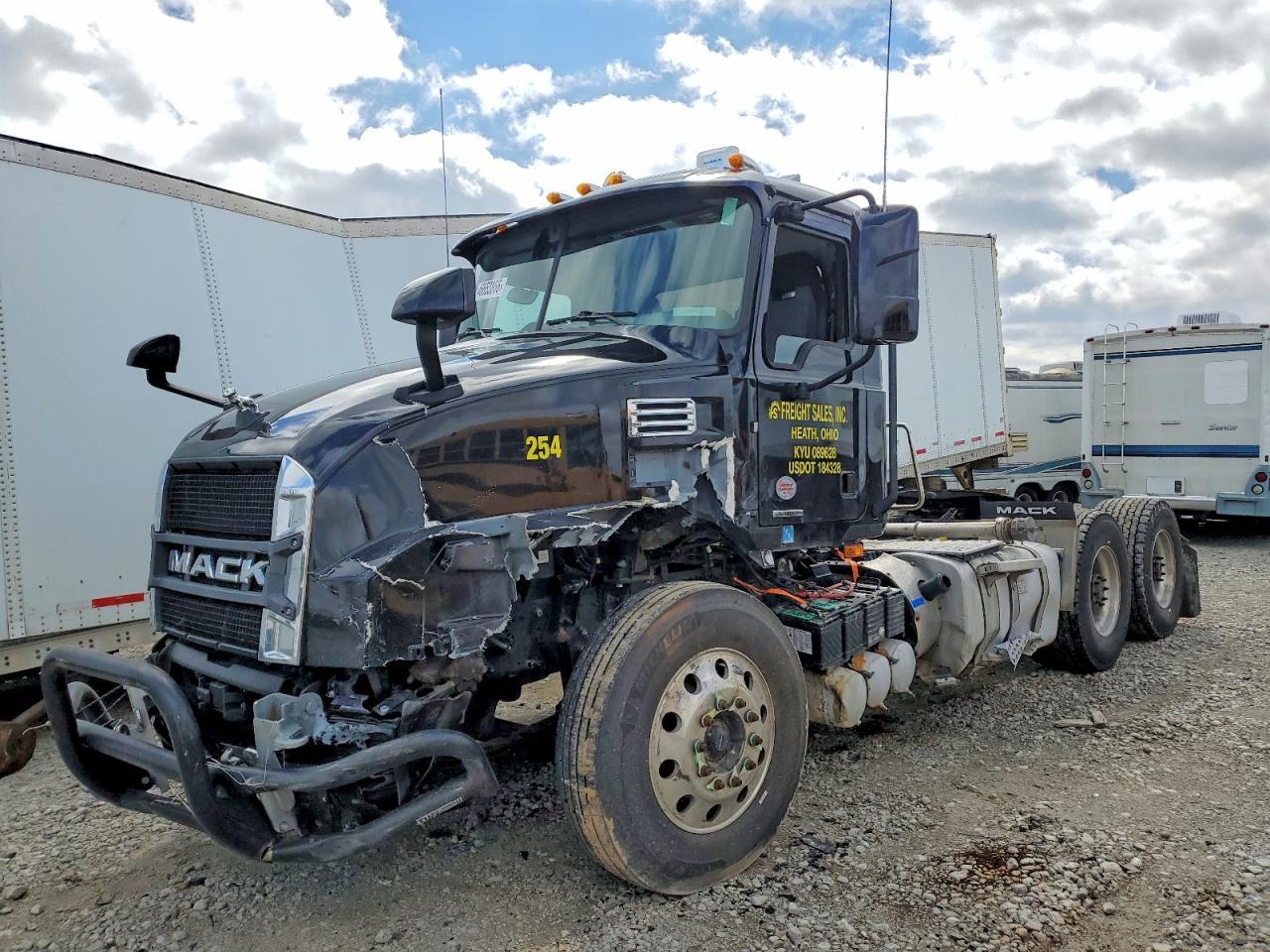 2025 Mack Anthem Semi Truck