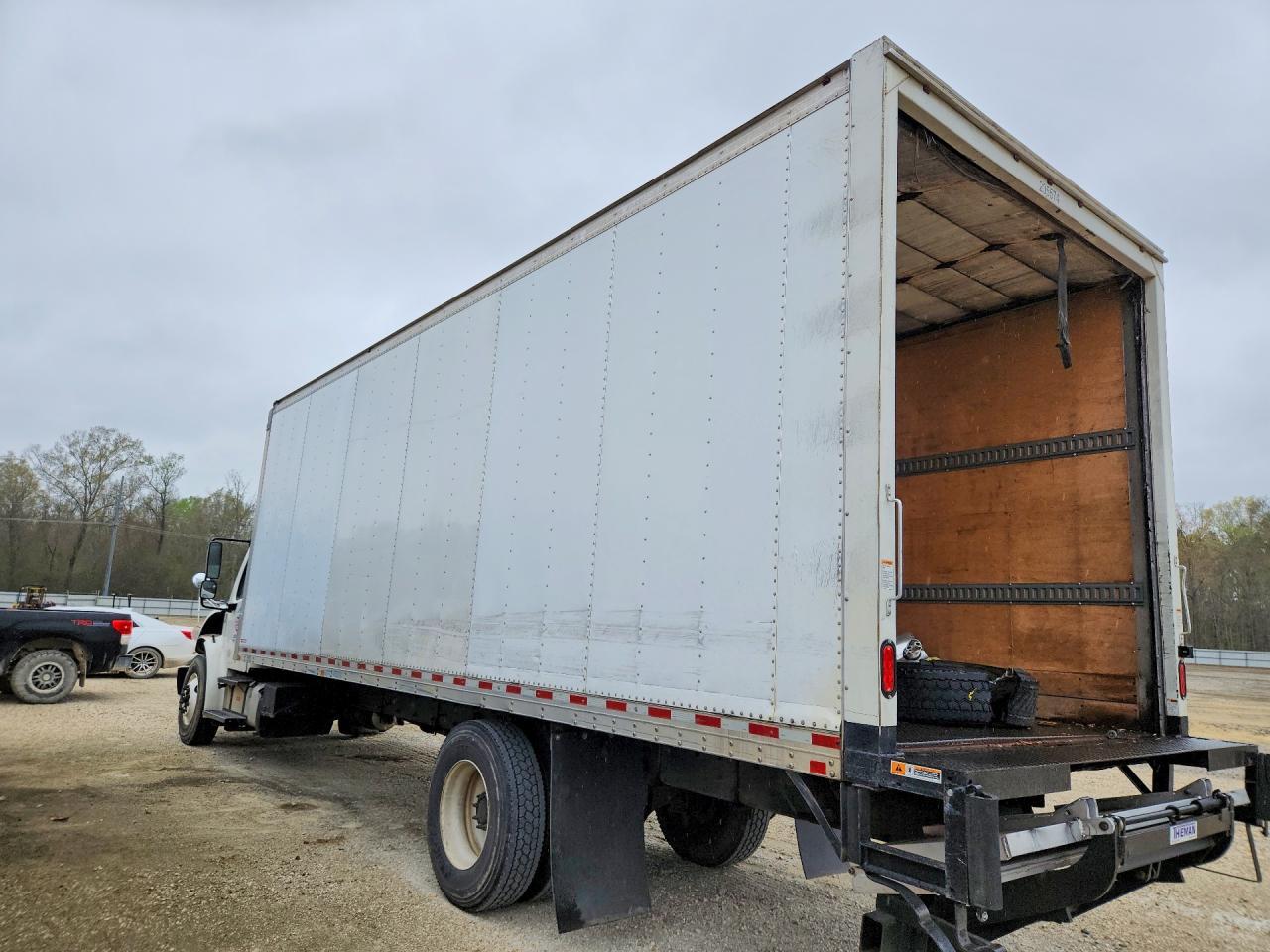2019 Freightliner Business Class M2 BOX Truck