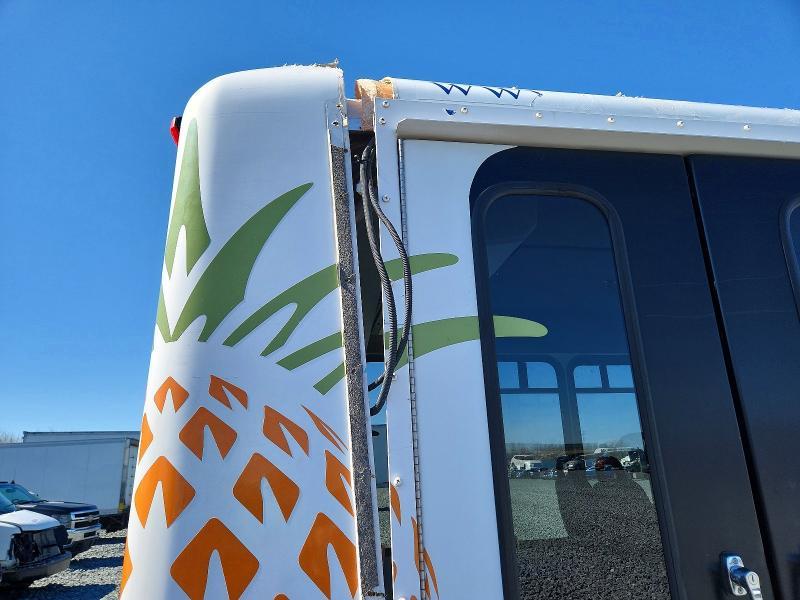 2013 Ford Econoline E350 Super Duty Cutaway Van