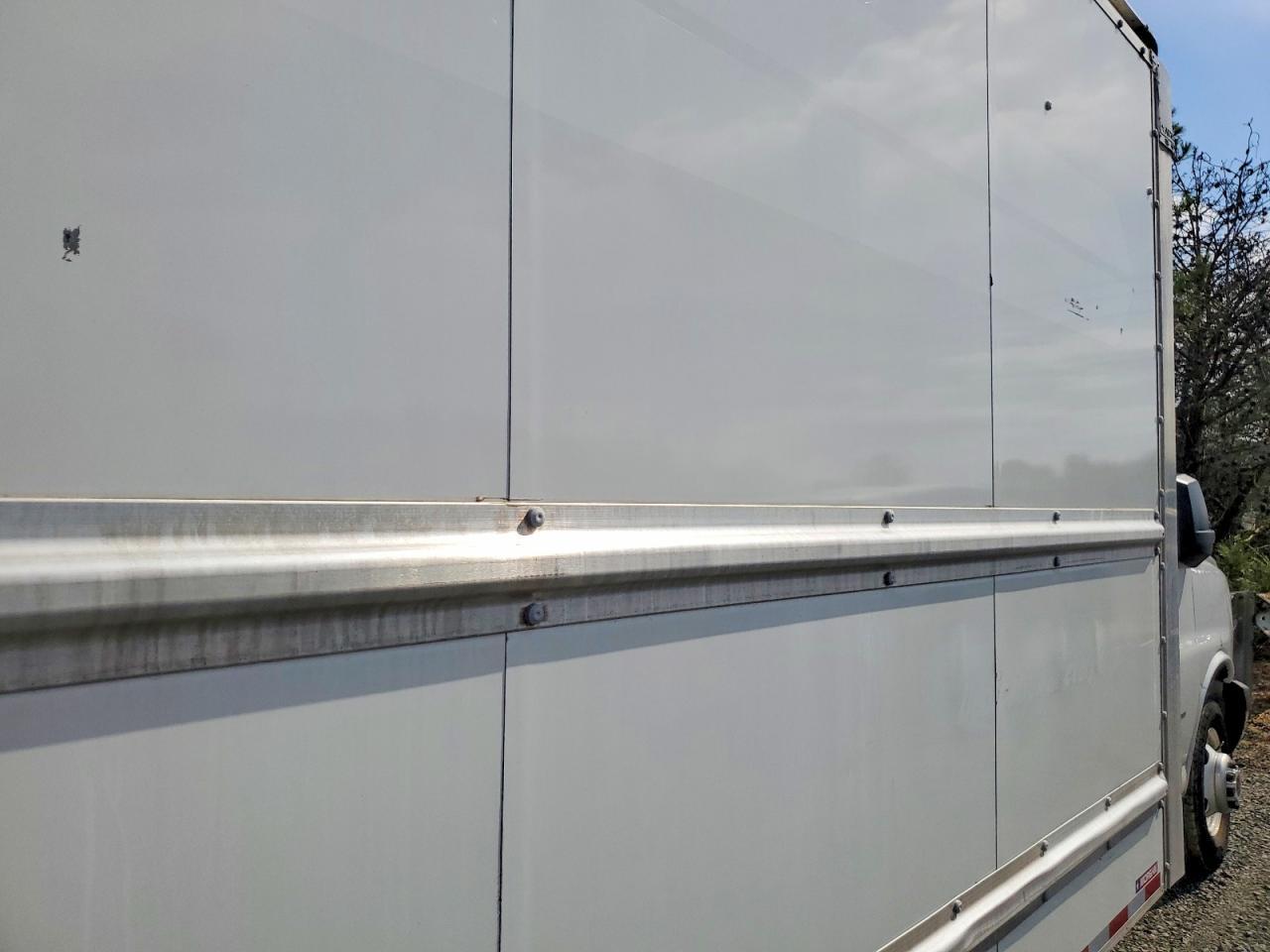 2023 GMC Savana BOX Truck