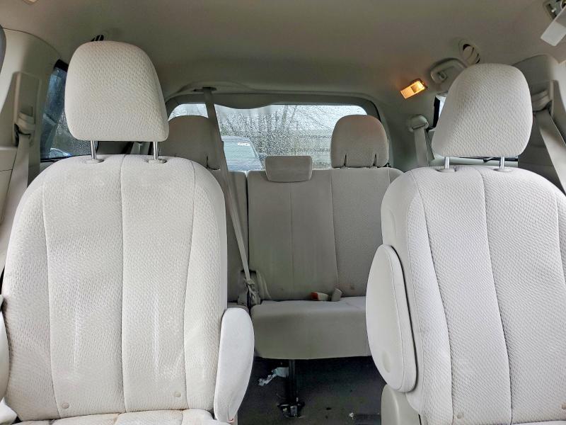 2011 Toyota Sienna le 7-passenger