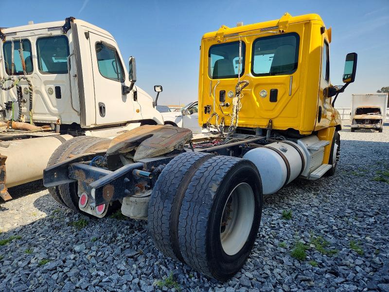 2014 Freightliner Cascadia Semi Truck