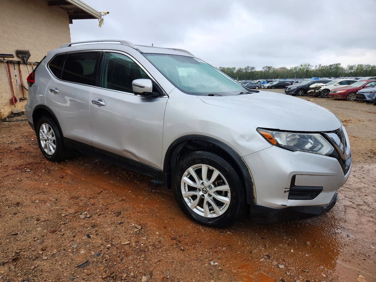 2017 Nissan Rogue sv