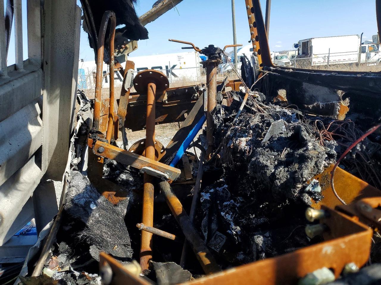 2013 Peterbilt 386 Semi Truck