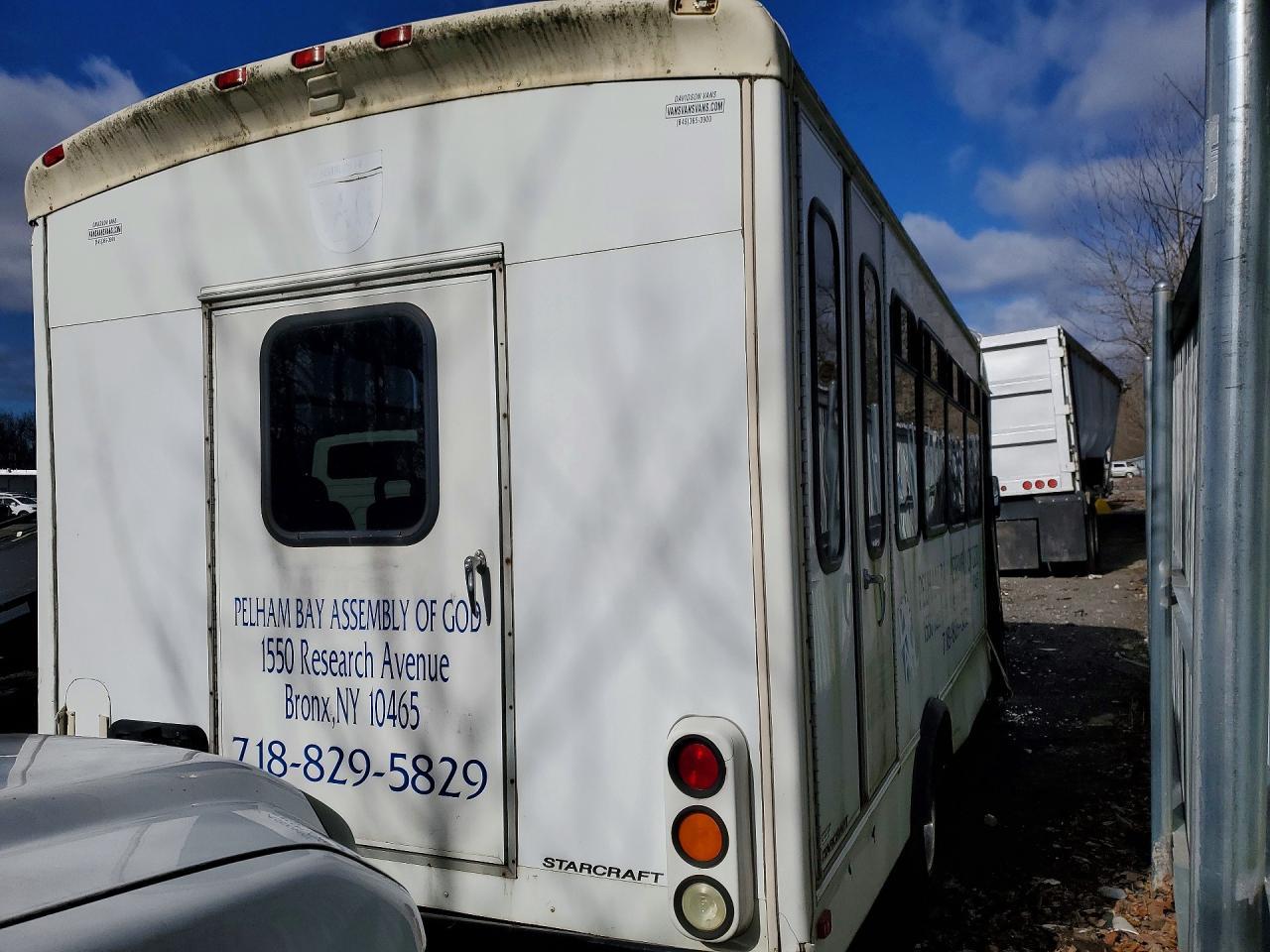 2004 Ford Econoline E450 Super Duty Cutaway Van