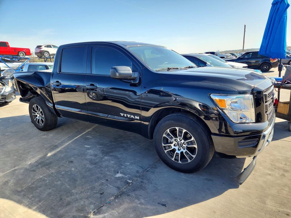 2023 Nissan Titan SV