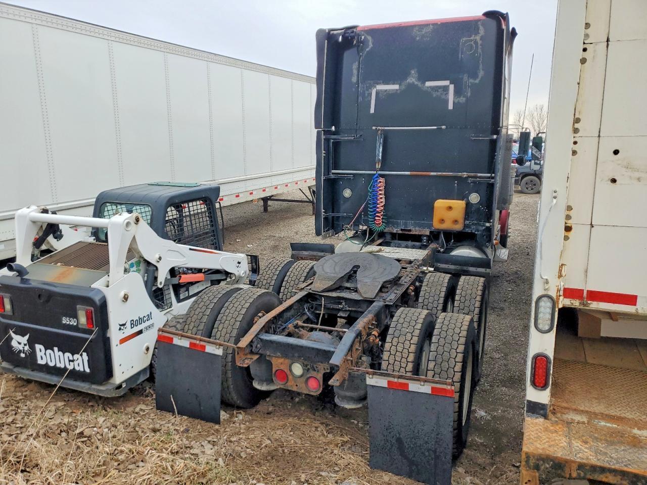2004 Freigliner 2004 Freightliner FLD132 Semi Truck
