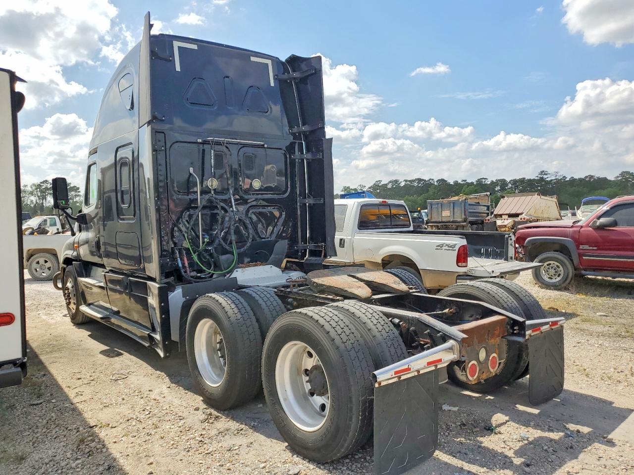 2016 Freigliner 2016 Freightliner Cascadia 125 Semi Truck