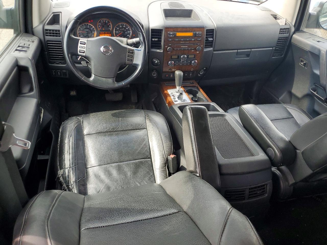 2011 Nissan Titan SV