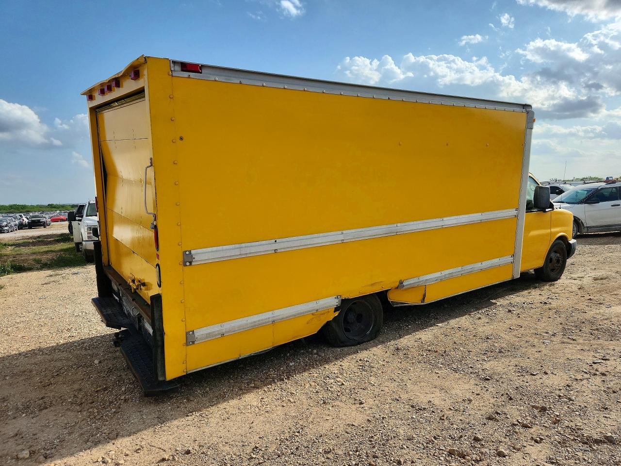 2008 GMC Savana Cutaway G3500