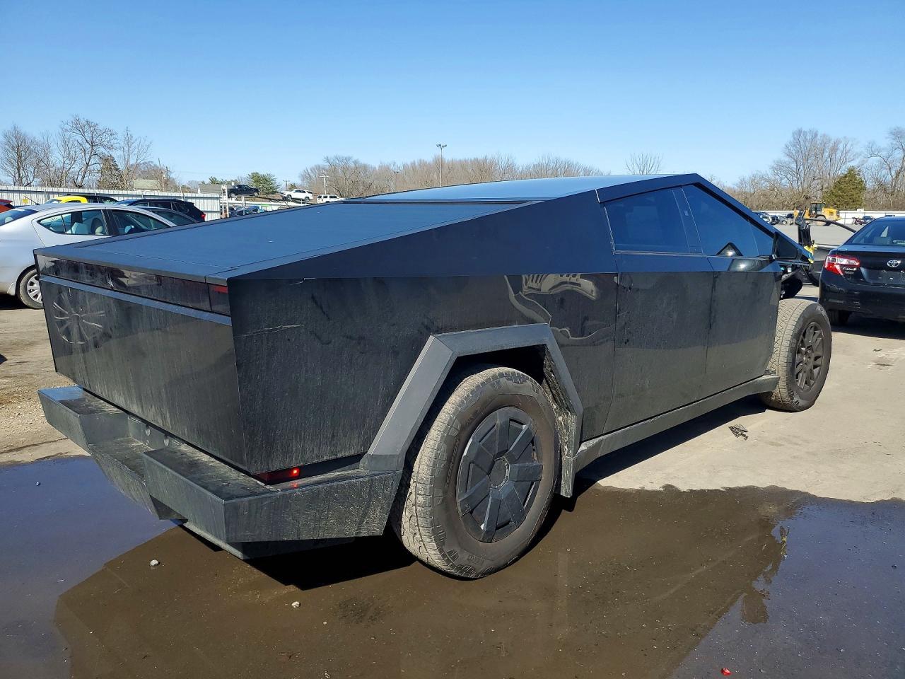 2025 Tesla Cybertruck