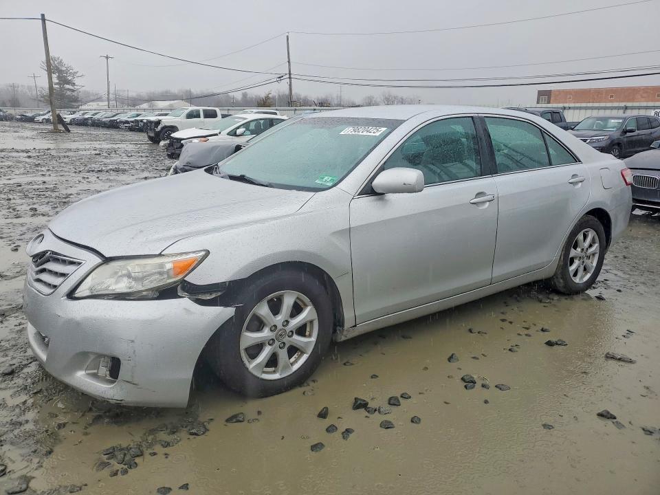 2011 Toyota Camry le