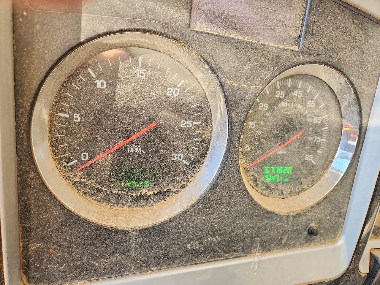 2016 Kenworth T880 Semi Truck