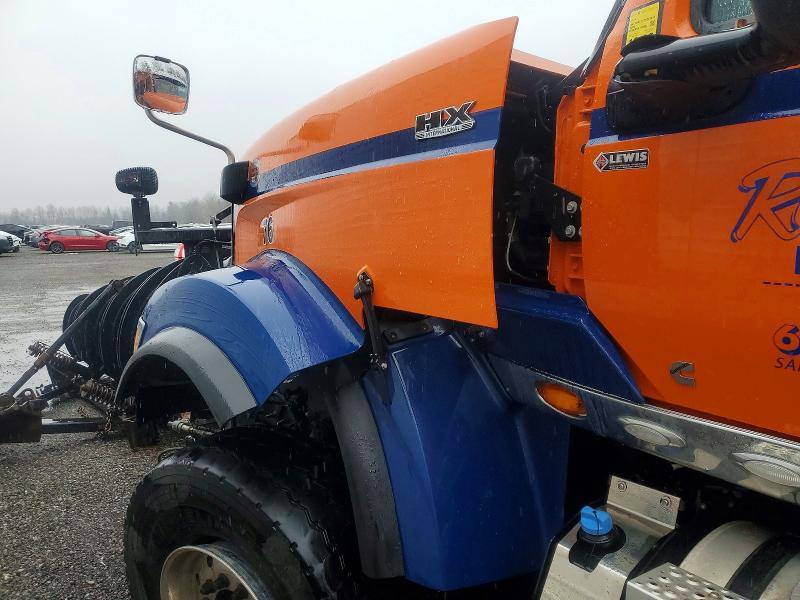 2025 International Hx520