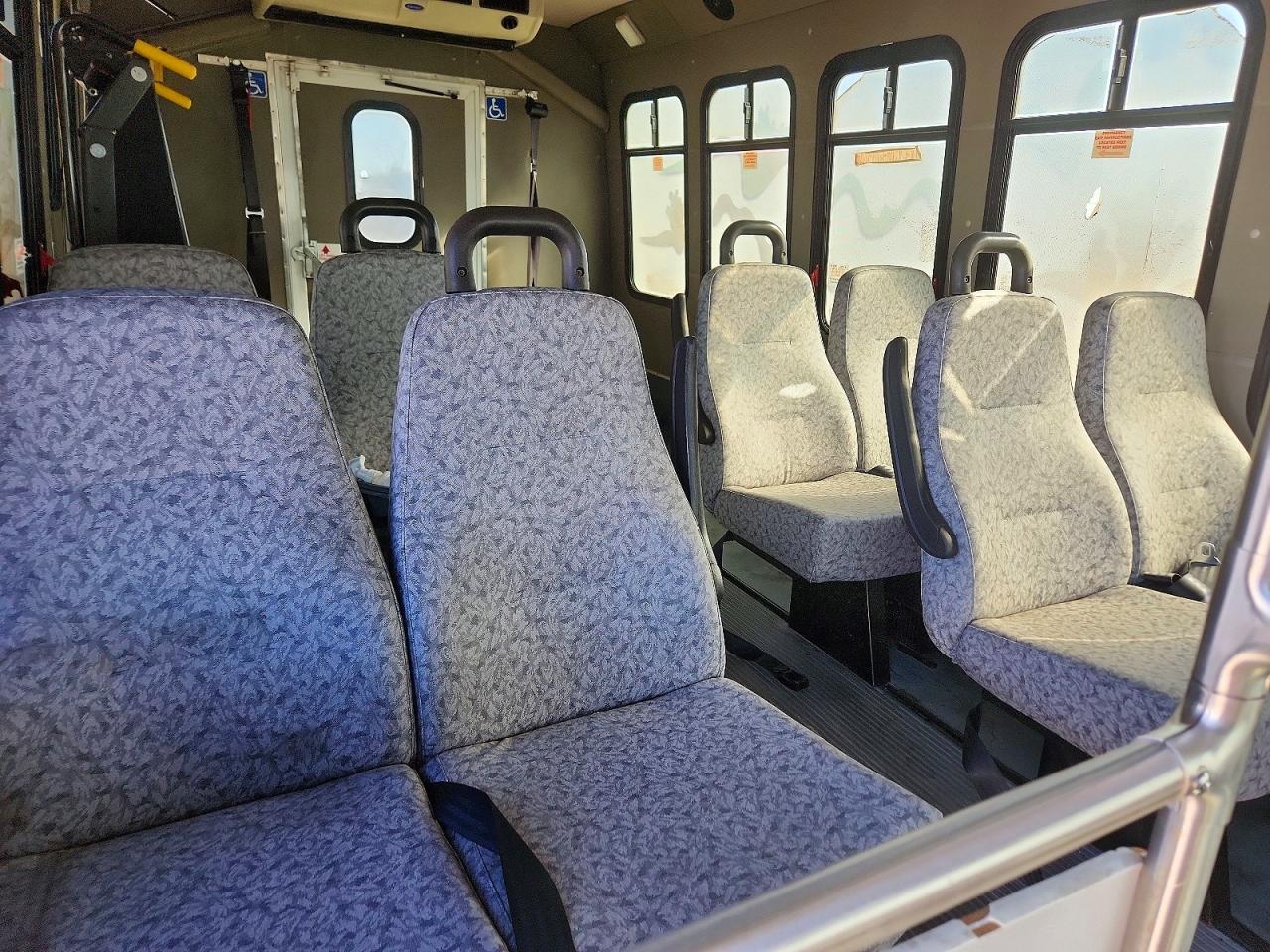 2010 Ford E350 Shuttle Bus