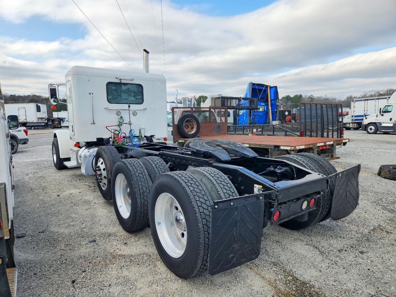 2009 Peterbilt 388 Semi Truck
