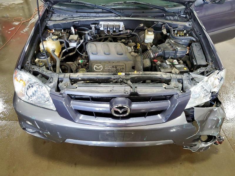 2005 Mazda Tribute s