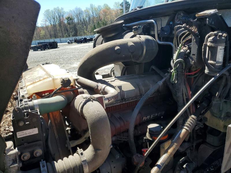 2015 Mack CXU613 Semi Truck